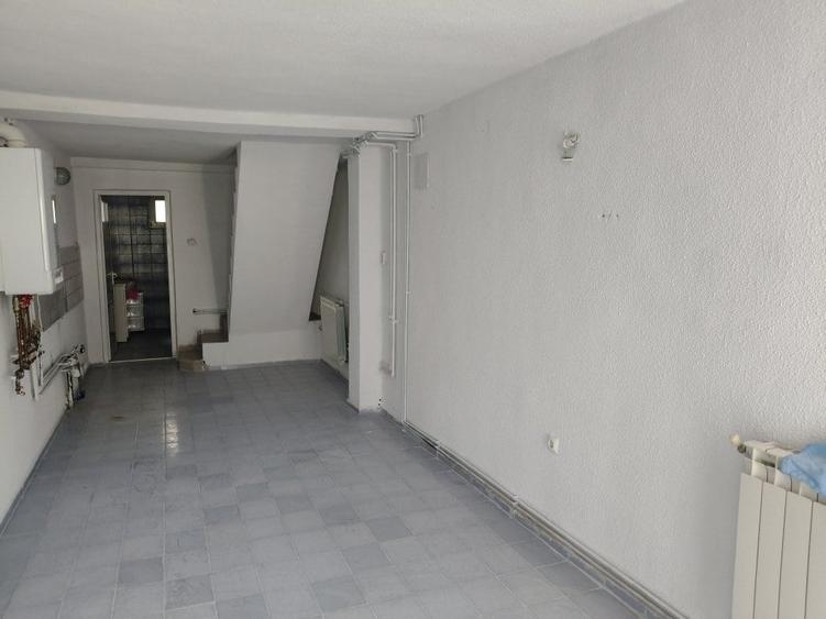 Apartament cu 3 camere decomandat în Zamora