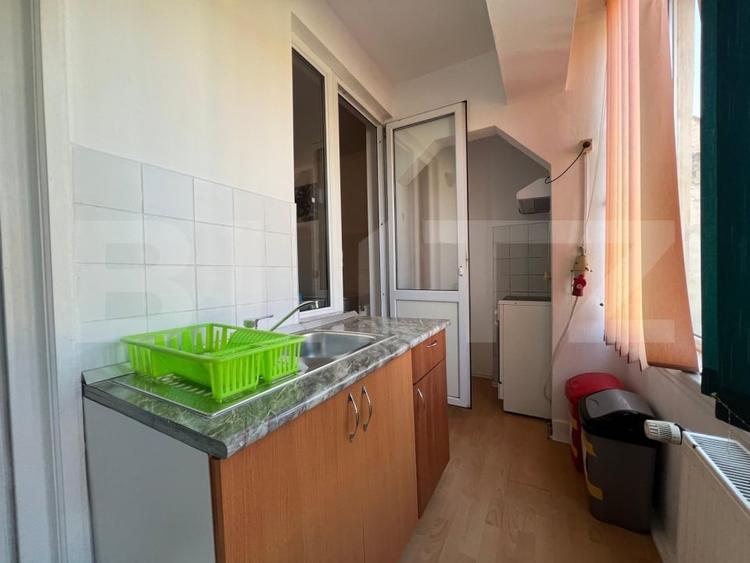 Apartament cu 4 camere decomandat, mobilat în Ultracentral