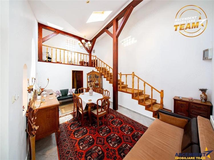 Resedinta si pentru doua familii, 217 mp utili, 6 dormitoare, curte, foisor, garaj, Central, Sfantu - 1