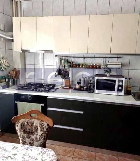 Apartament cu 3 camere decomandat, mobilat în Nerva Traian