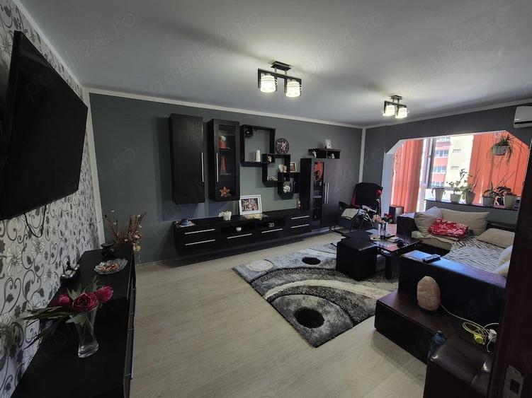 Apartament cu 3 camere decomandat în Central