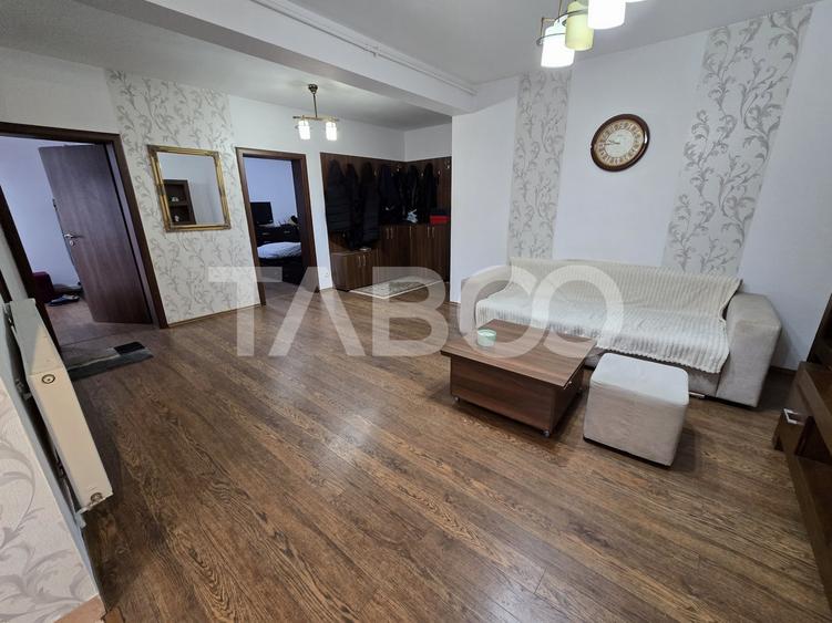 Apartament cu 3 camere decomandat, mobilat în Turnișor
