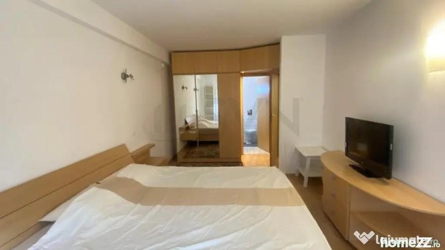Apartament cu 3 camere decomandat în Primăverii
