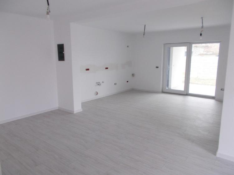 Duplex, intreg sau jumatate, Peciu Nou, parter, 4+4 camere, 674mp - 1