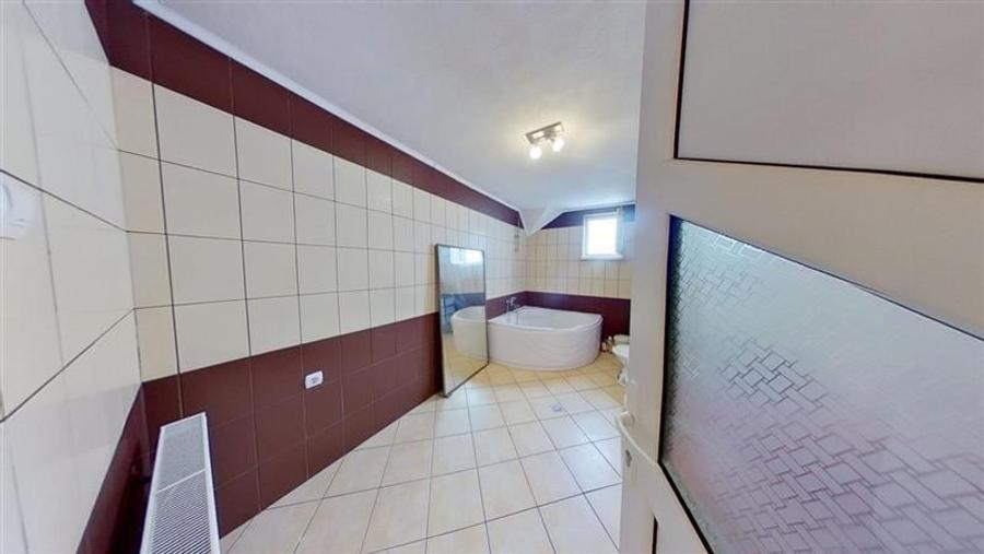 Acasa in Rasnov:Casa cu 5 camere,curte mare si liniste deplina, 500 mp teren, Ce - 23