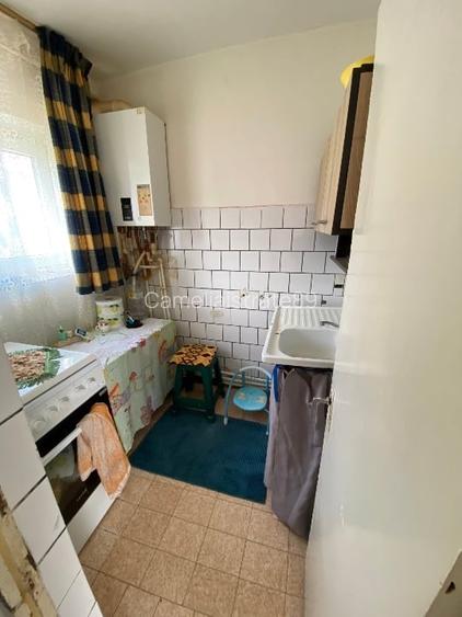 Vând garsonieră în oraș Scornicești județ olt