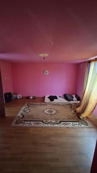 Casa de vanzare in rosu - 2