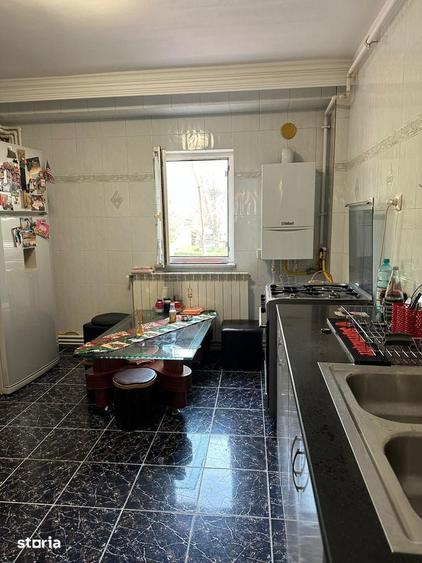 Apartament cu 3 camere decomandat în Faleza Nord