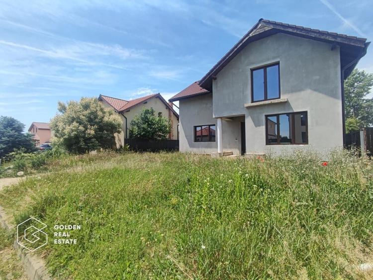 Casă individuală cu 6 camere cu Teren 697 Mp în Exterior Vest