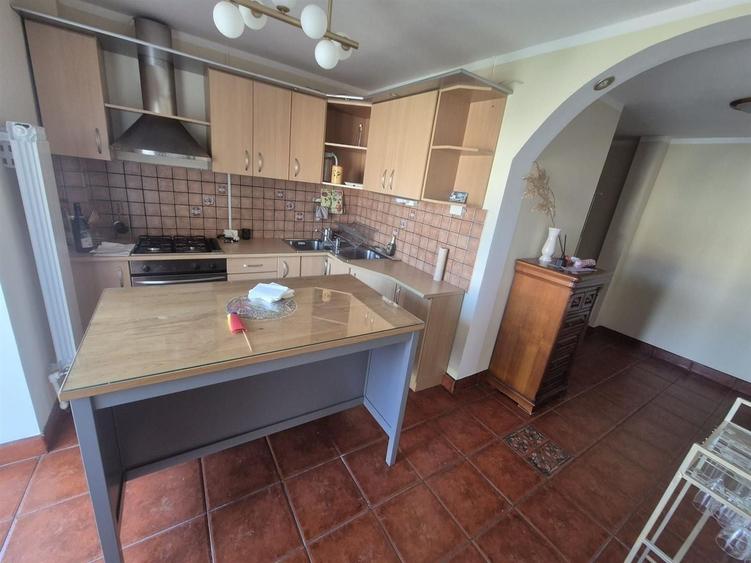 Apartament cu 3 camere în Tolstoi