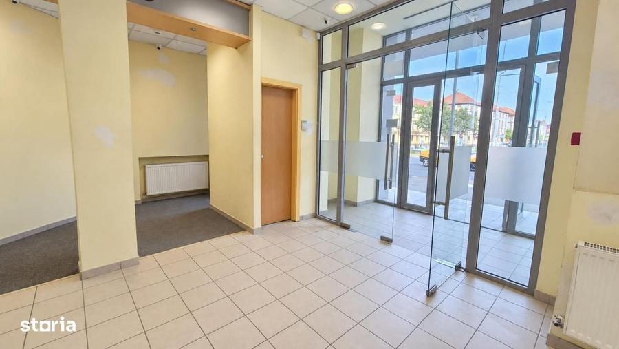 Spațiu comercial, de 800 mp, în Șelimbăr