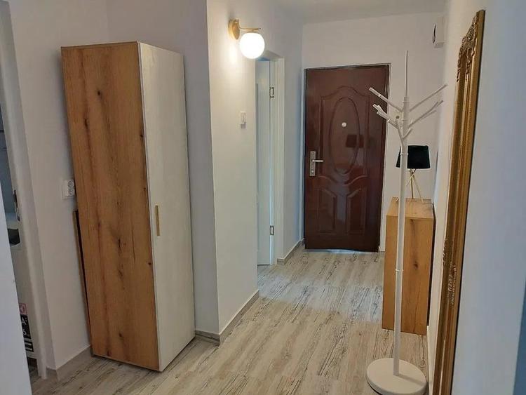 Gara - Bloc dupa 80 - 2 camere decomandat - 5