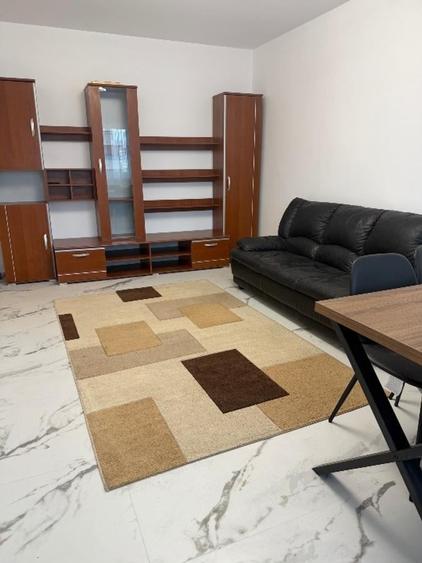 Apartament cu 3 camere decomandat, mobilat în Banu Manta
