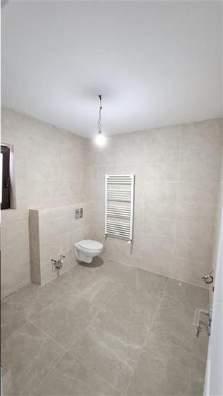 Casă individuală cu 5 camere cu Canalizare în Valea Lupului