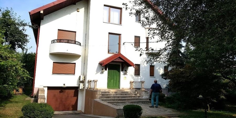 Vila de Vânzare lângă Castelul Bran – Oază de Liniște și Eleganță - 2