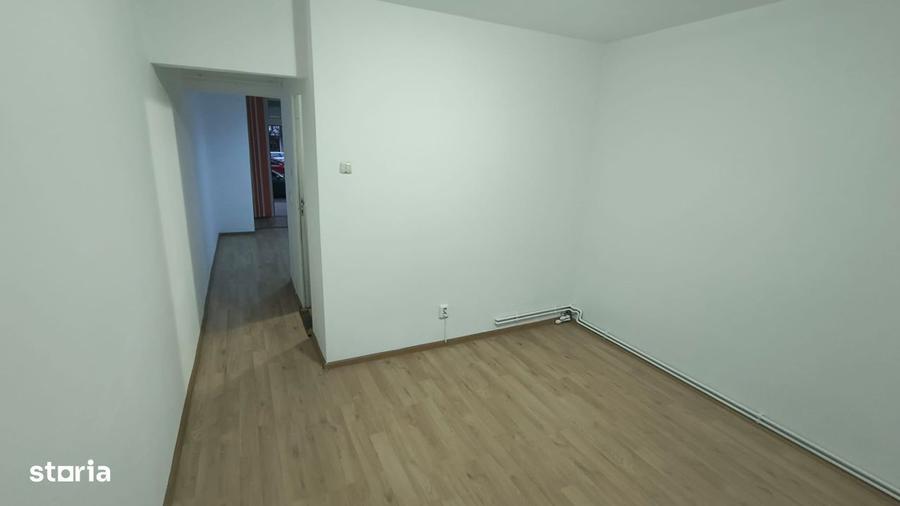 Spatiu comercial central, 40 mp, vitrina, acces din strada, salon - 5