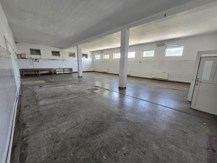 Inchiriez hala situata ultracentral in Caracal - 5