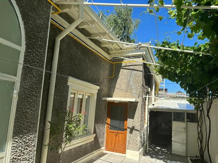 Casa de vanzare din caramida cu 5 camere , baie, bucatarie, beci , in perfevta stare. - 2