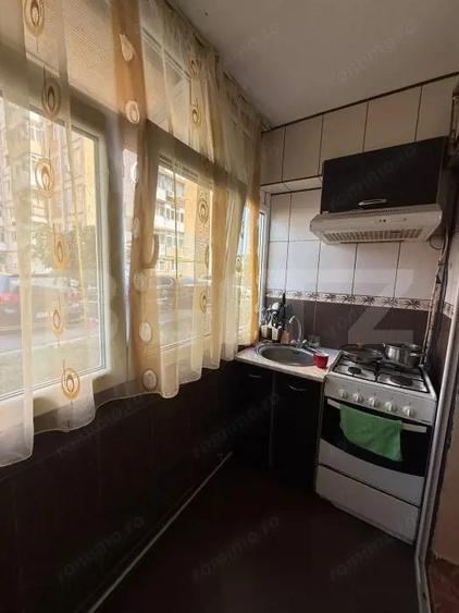 Apartament 2 camere, decomandat, 40 mp, parter, mobilat ?i utilat, zona 9 Mai - 2