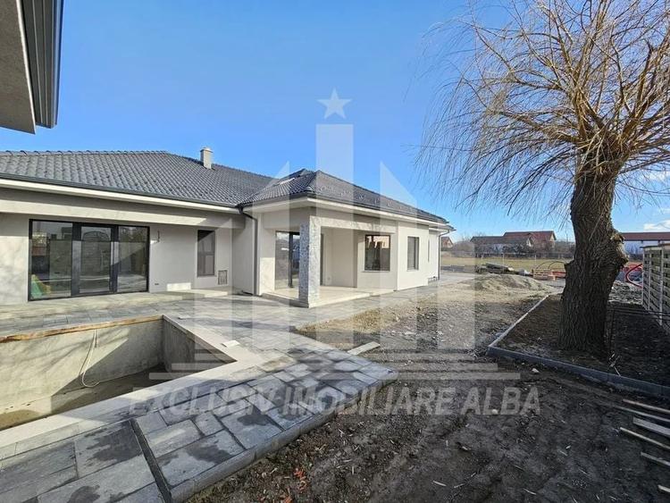 Casa individuala | 1 nivel | Piscina | 300 mp | 900 mp teren | Cetate - 2