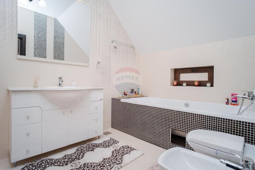 0% Comision - VILA de LUX de vânzare – Cu iaz natural - 31