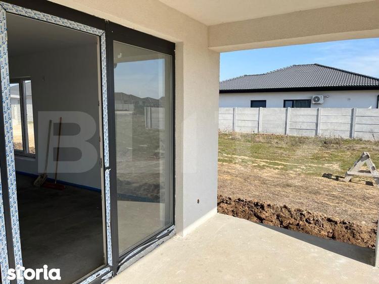 Casa individuala Santandrei cu gard imprejmuire din placi de beton - 5