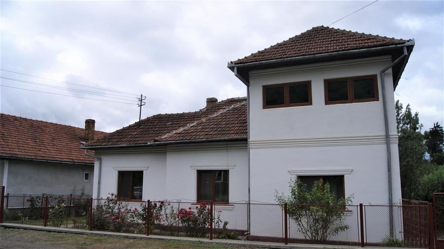 Casa deosebita si teren in Brad, Hunedoara - 3