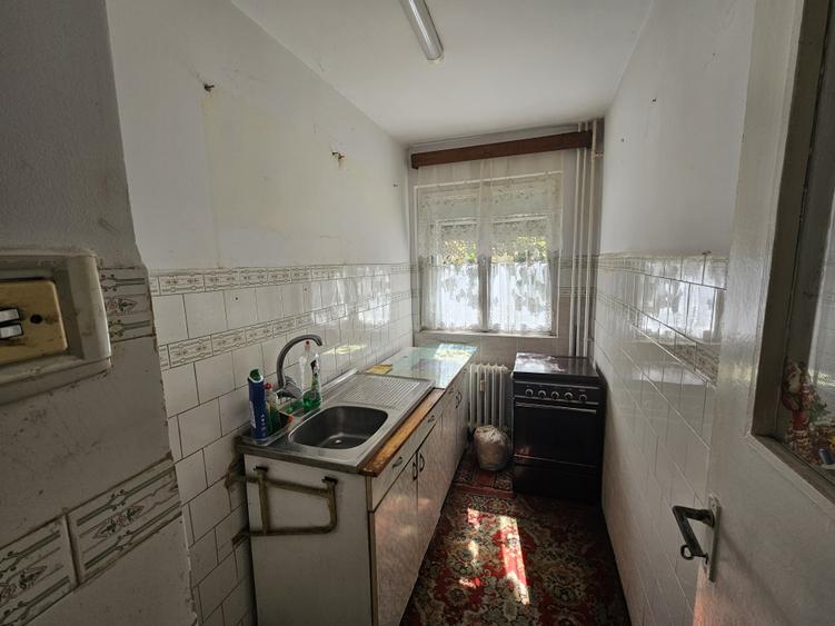 Apartament cu 3 camere semidecomandat în Cetății