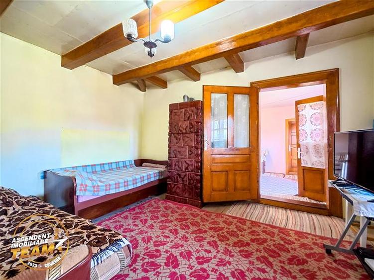 Casa traditionala din lemn, cu sura din piatra, Arcus, Covasna. - 2