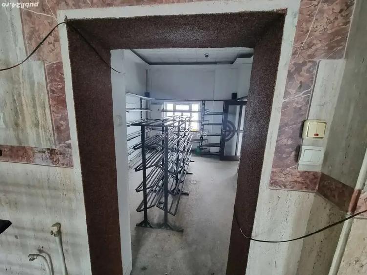 A 30 proprietarul vinde spatiu 81 mp Bistrita lac