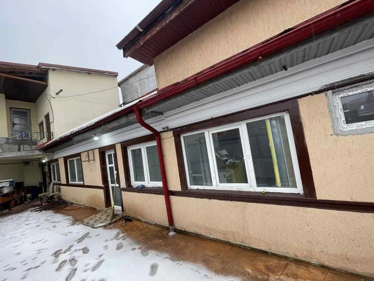 Casa de inchiriat | 4 camere | Curte | Perfecta pentru echipe de muncitori - 1