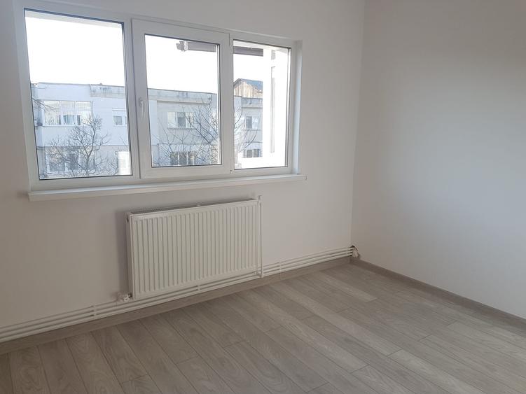 Apartament doua camere, decomandat, etaj 4, cu sarpanta, renovat modern, stradal - 26