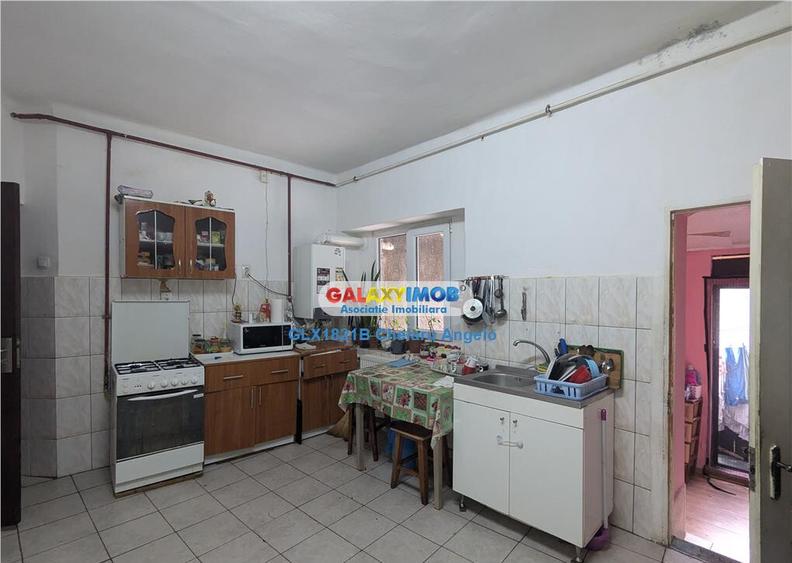 Calea Calarasilor,tot etaj 1/ 1, suprafata 200 mp,garaj,curt - 6