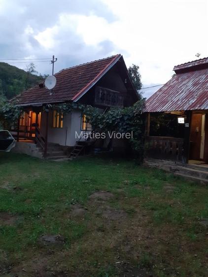 Cabana zona de deal în Apuseni Cabana zona de deal în Apuseni