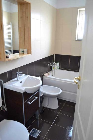 Inchiriez apartament cu 3 camere in Slatina. - 2