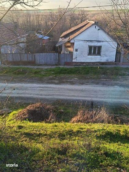 Casa de vanzare mai multe detali la nr de telefon - 1