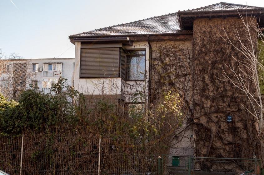 Vila zona Expo Parc - 2 apartamente, curte comuna - 8