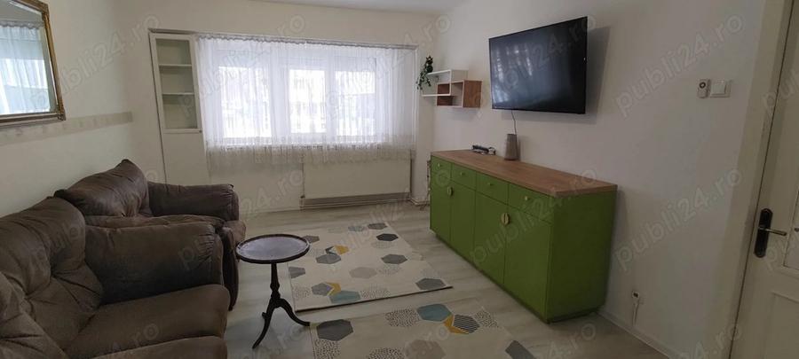 Inchiriez apartament zona centrala cu loc de parcare - 1