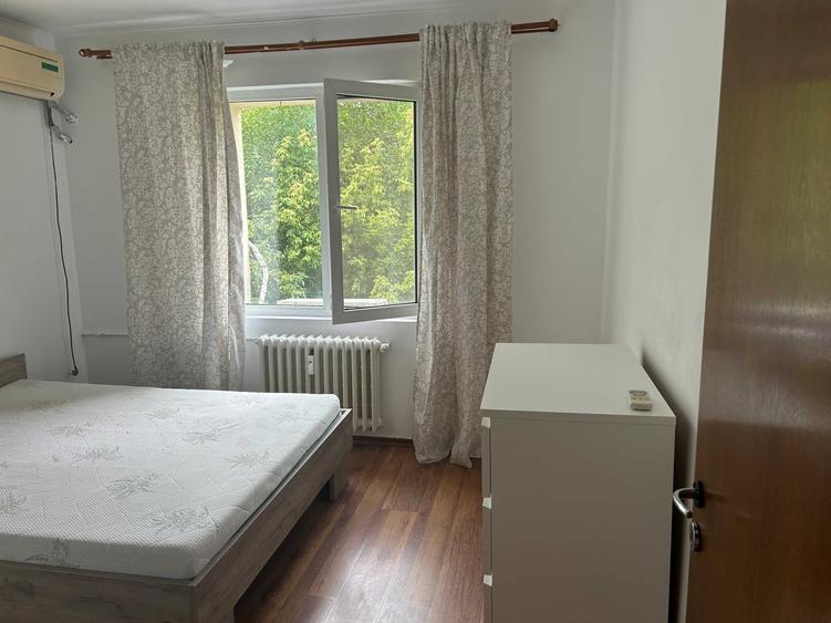 Apartament cu 3 camere decomandat în Vitan