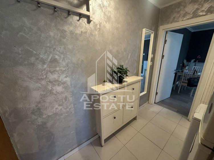 Apartament cu 3 camere semidecomandat în Girocului