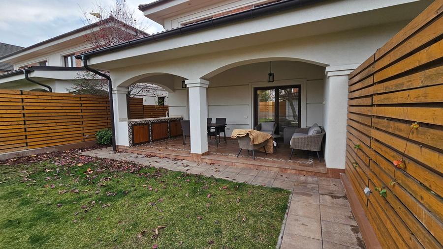 Casă cu 5 camere cu Canalizare în Aradului