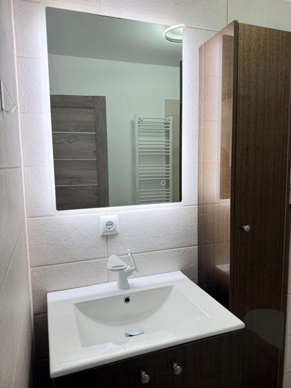 Apartament cu 2 camere semidecomandat, mobilat în Florești