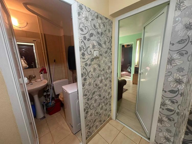 Apartament cu 2 camere semidecomandat în Petrișor
