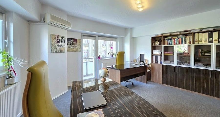 Apartament cu 4 camere decomandat în P-ța Universității