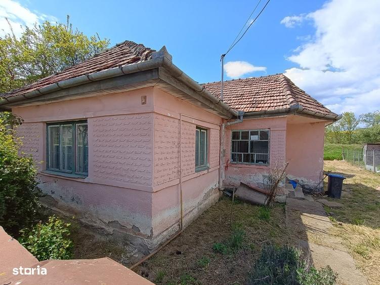 Casă cu 2 camere cu Teren 230 Mp în Central