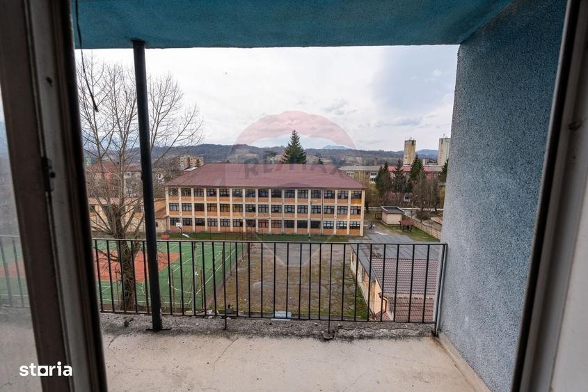 Spațiu comercial, de 3,700 mp, în Petros