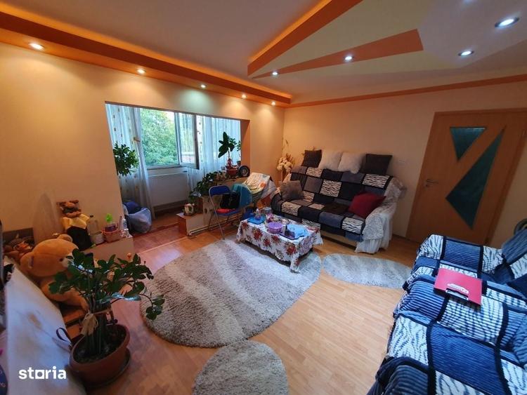 Apartament cu 3 camere semidecomandat în Kiriac