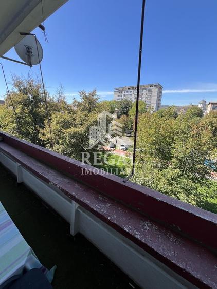 Apartament cu 3 camere decomandat, mobilat în Central