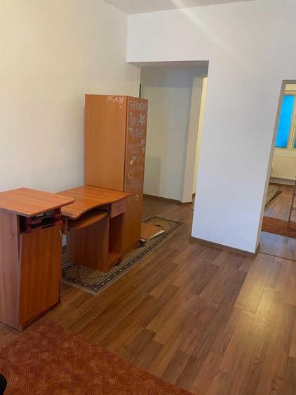Apartament cu 3 camere decomandat în 7 Noiembrie