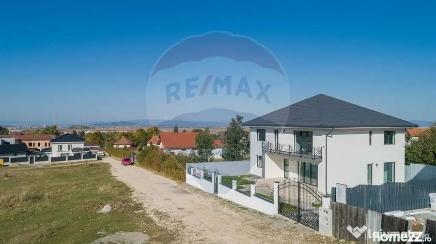 Casă cu 5 camere cu Teren 400 Mp în Bunloc